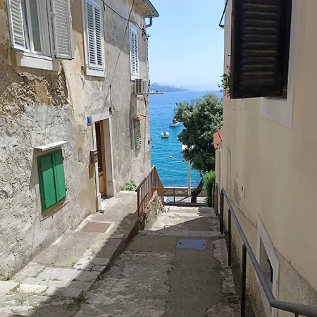 Studioapartment In Mit Terrasse, Klimaanlage, W-lan, Waschmaschine 5211-1 Apartman *