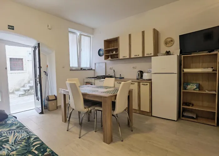Studioapartment In Mit Terrasse, Klimaanlage, W-lan, Waschmaschine 5211-1 Lägenhet Opatija